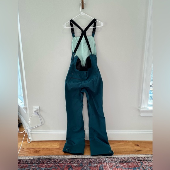 Women's 2023 Flylow Foxy Ski Snowboard Bib Greedo Turquoise EUC Small S - Picture 4 of 9